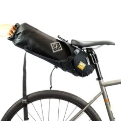Restrap Satteltasche Schwarz (bis 8 Liter) -Fahrradzubehör 59200999 03mKXY5l1n6o0kp 1280x1280