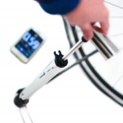 Airace ISpeed H2 G Bluetooth Mini-Standpumpe (238 G) Mit Digitaler App-Anzeige Bis 9,5 Bar (140 PSI) 11 Airace ISpeed H2 G Bluetooth Mini-Standpumpe (238 G) Mit Digitaler App-Anzeige Bis 9,5 Bar (140 PSI) -Fahrradzubehör 59203540 04nN5rllDhVRrAw 1280x1280