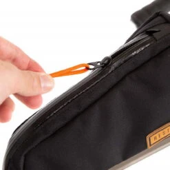 Restrap Bolt-On Top Tube Bag 0,8 L Oberrohrtasche -Fahrradzubehör 59205227 05cBWJI82repdVN 1280x1280