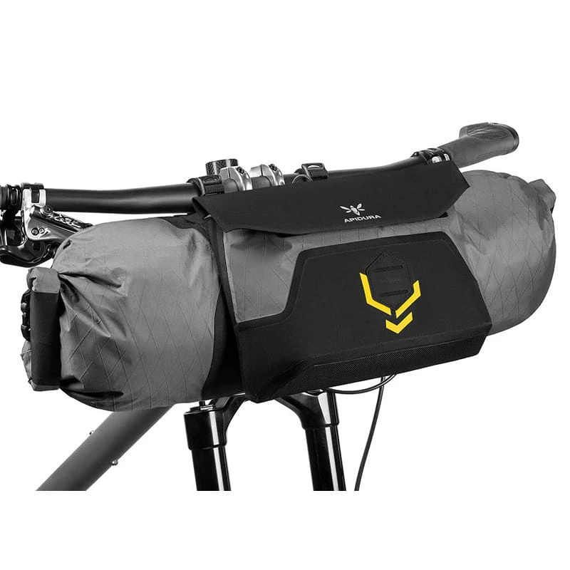 Apidura Backcountry Accessory Pocket (4 L) - Clip-On-Lenkertasche Für Apidura Handlebar Packs 6 Apidura Backcountry Accessory Pocket (4 L) - Clip-On-Lenkertasche Für Apidura Handlebar Packs – Bild 4