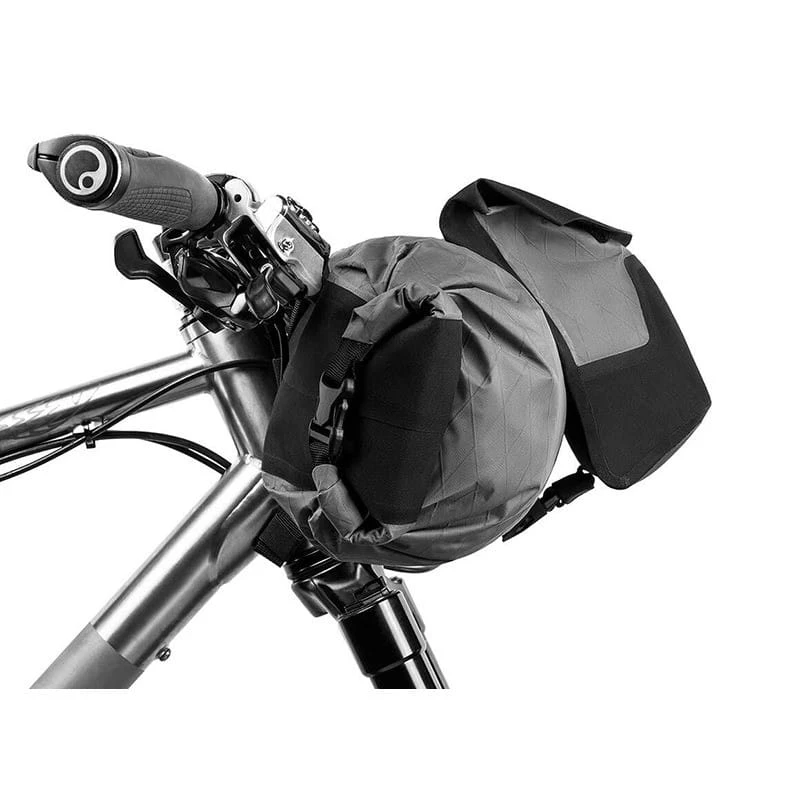 Apidura Backcountry Accessory Pocket (4 L) - Clip-On-Lenkertasche Für Apidura Handlebar Packs 7 Apidura Backcountry Accessory Pocket (4 L) - Clip-On-Lenkertasche Für Apidura Handlebar Packs – Bild 5