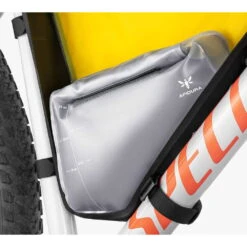 Apidura Frame Pack Hydration Bladder (1.5L) Trinkblase Für Apidura-Taschen 11 Apidura Frame Pack Hydration Bladder (1.5L) Trinkblase Für Apidura-Taschen -Fahrradzubehör 68923364 04BfuJpeS6KNvZp 1280x1280
