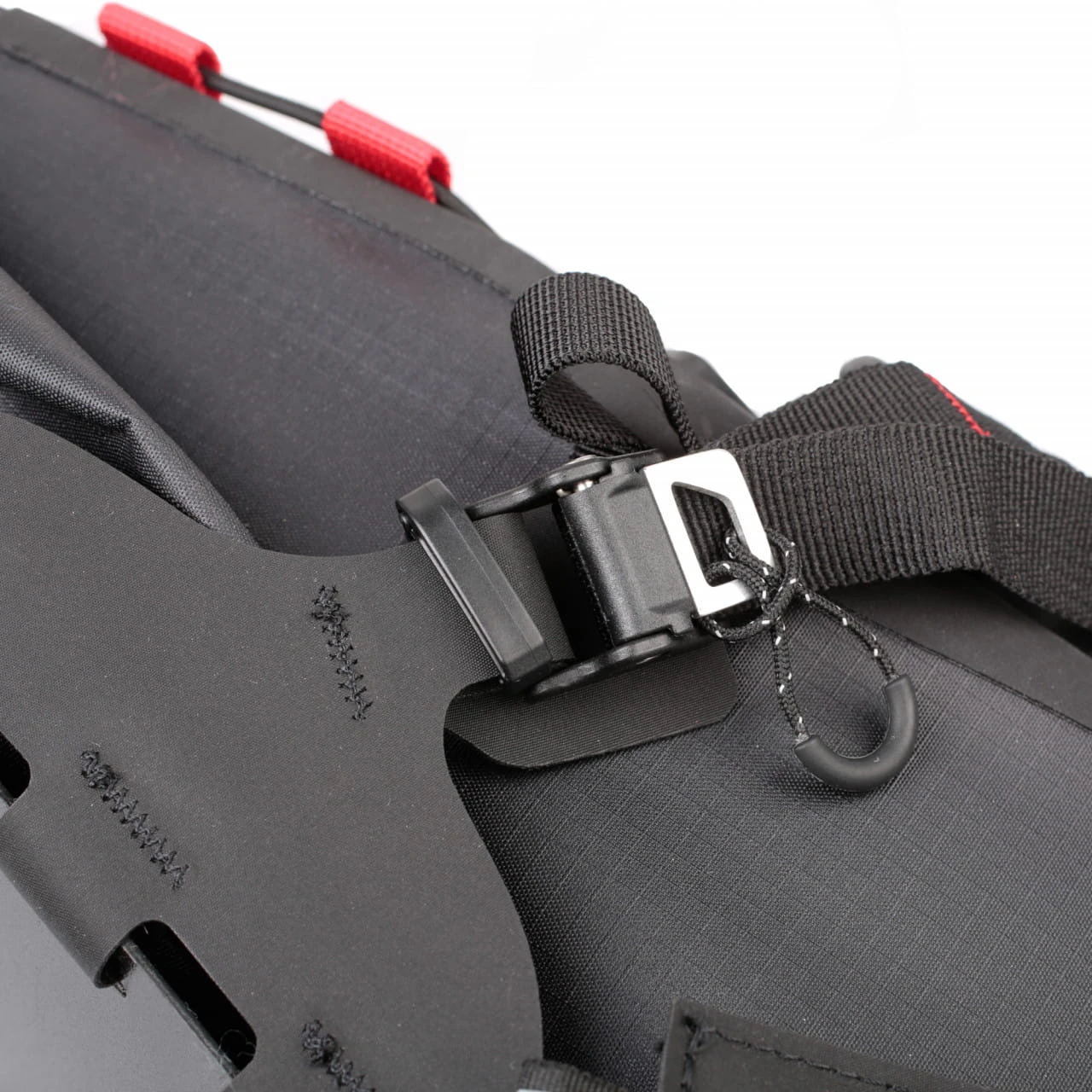 Revelate-designs Revelate Designs Spinelock Satteltasche 10 L - Schwarz 8 Revelate-designs Revelate Designs Spinelock Satteltasche 10 L - Schwarz – Bild 6