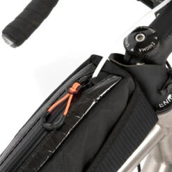 Restrap Race Top Tube Bag Long Rahmentasche Für Das Oberrohr Schwarz (2 Liter) -Fahrradzubehör 68924303 05n7ouRYmxkEJYN 1280x1280
