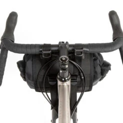 Restrap Bar Bag Small - Lenkerholster Mit Tasche 14 Liter (ohne Food Pouch) Schwarz 11 Restrap Bar Bag Small - Lenkerholster Mit Tasche 14 Liter (ohne Food Pouch) Schwarz -Fahrradzubehör 68924422 04nD5qf10GvTGPa 1280x1280